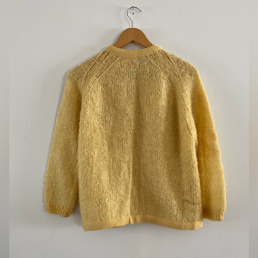 SOLD ELSEWHERE - Vintage 70s/80s wool buttercream button-up cardigan - S-M - Picture 7 of 9